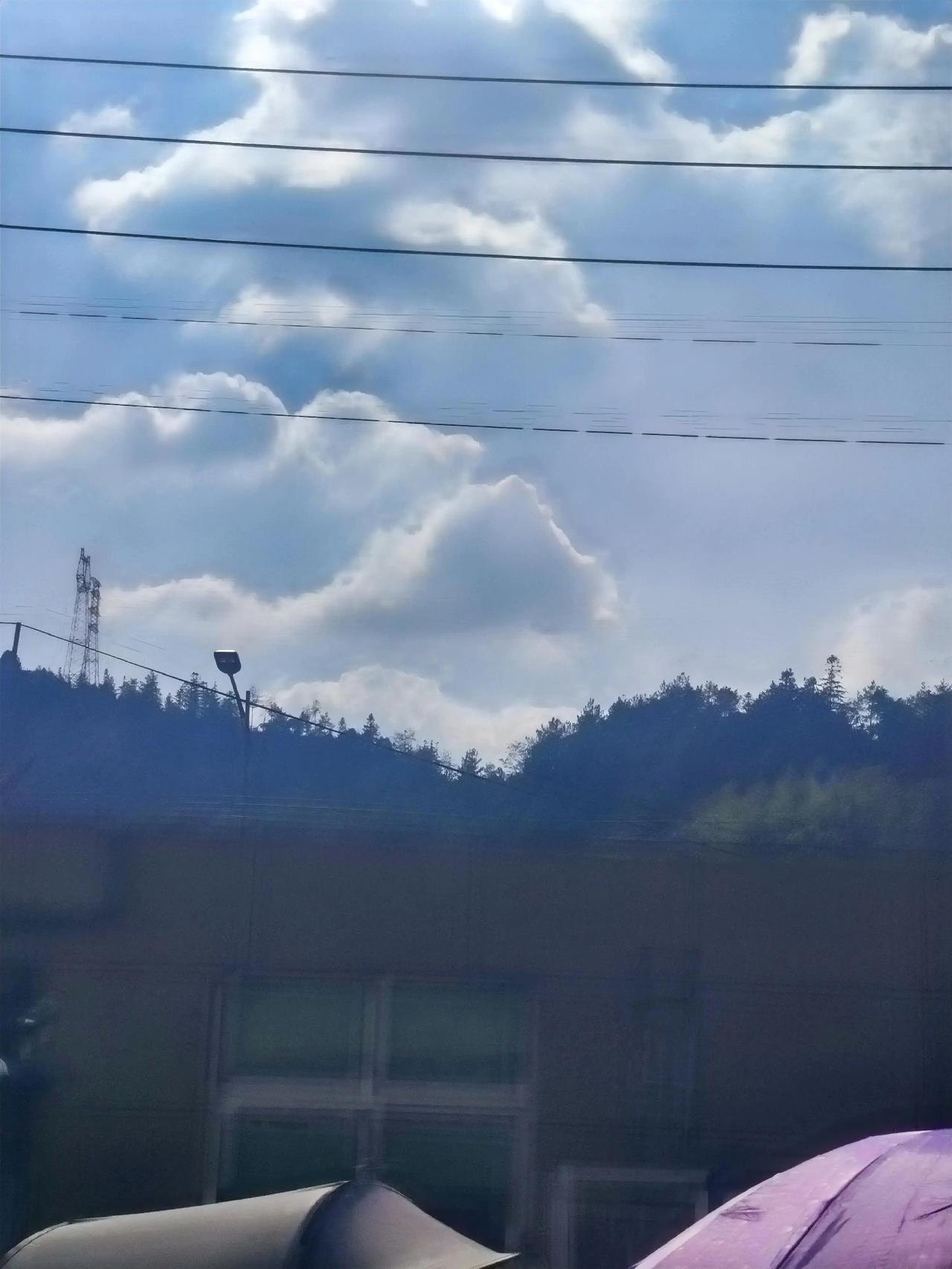 明天就是元旦了，工资还没有着落咧。
我想问问大家还有没有十月份的工资都还没有发下