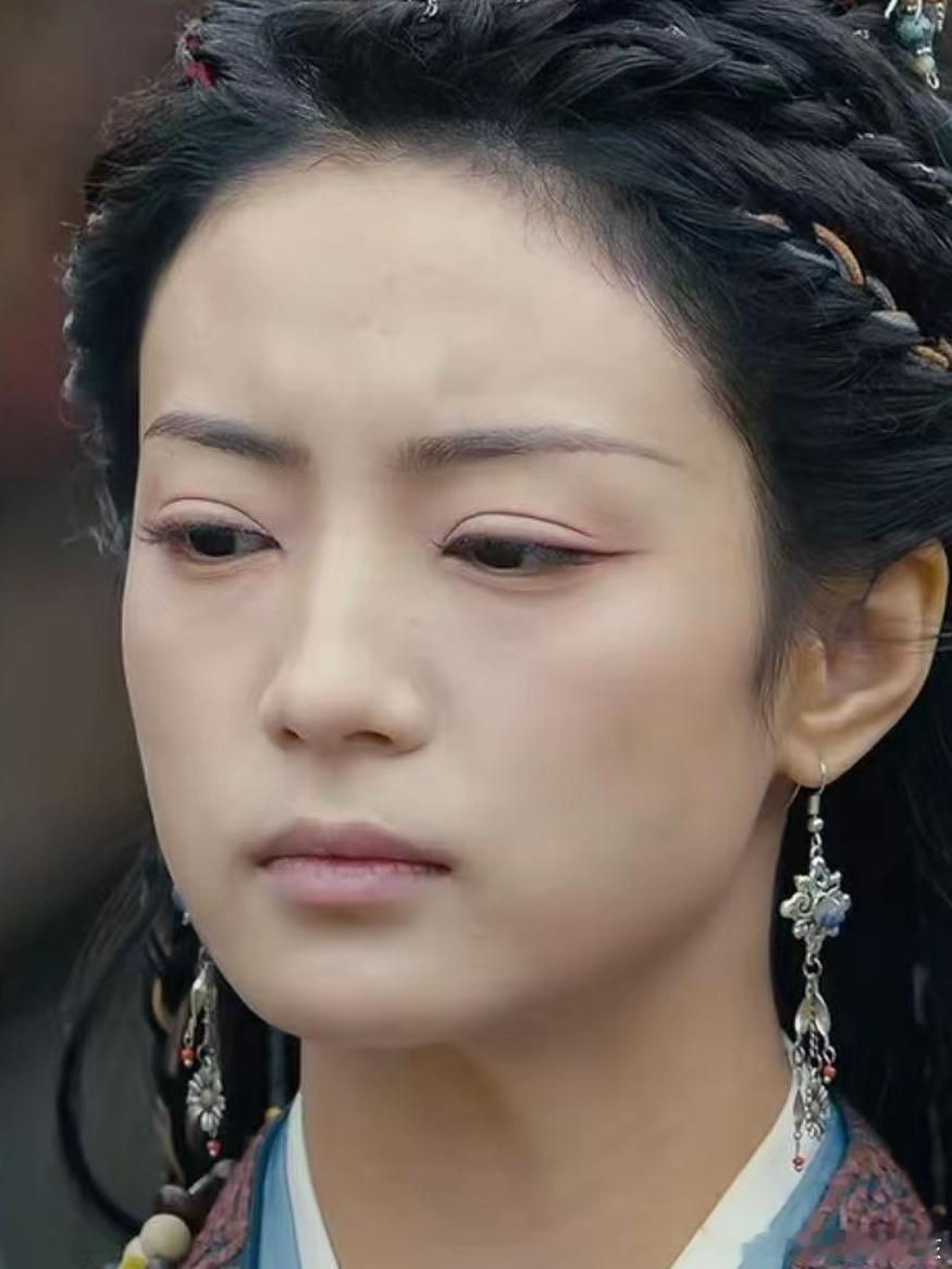 这个双眼皮怎么这么明显？流水迢迢她眼睛。。。看她好眼熟 是不是之前还演过什么，真