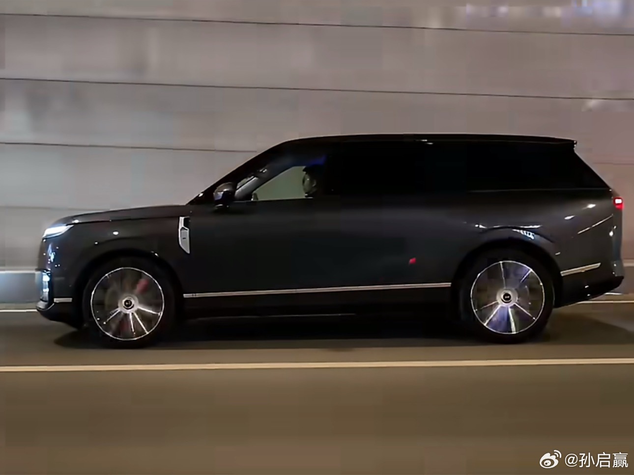 小鹏GX实车路跑被拍无伪装的动态镜头，真的帅，辨识度蛮高的。豪华感和气场十足。以