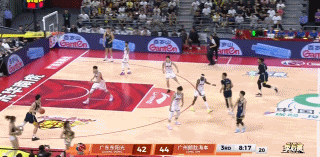 崔永熙底线突破上篮！所以上半场不上是为啥，真有回避协议吗…广东男篮vs龙狮男篮广