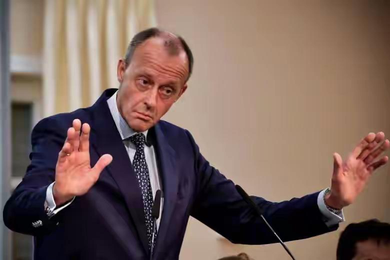 关键时刻，同为二战战败国的德国，做出了跟日本截然不同的选择
 
这段时间，高市早