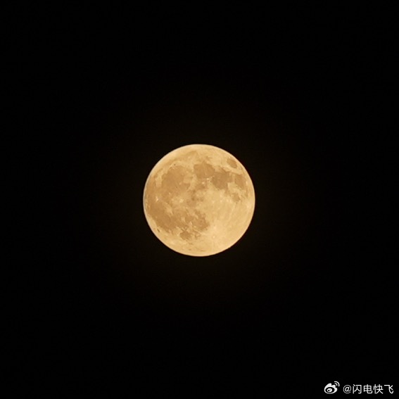 我这个怎么一点都不红有没有拍的贼红的给我看看[无聊]血月月全食 ​​​