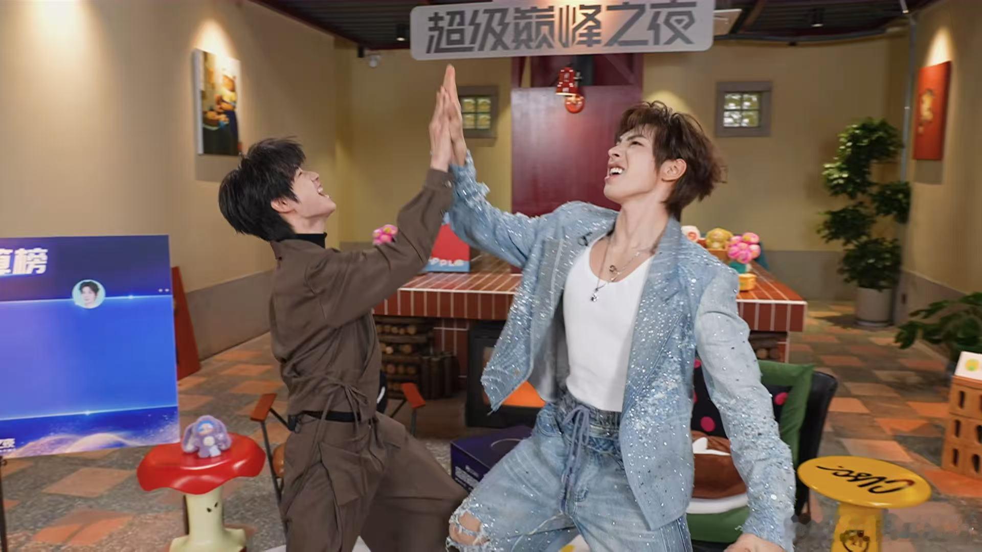 黄誉博颜安直播QQ音乐超级巅峰之夜 抽象官宣再升级！黄誉博和颜安这次把阵容揭秘玩