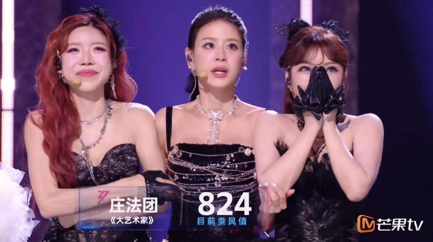 所以你看这也是为什么拍戏喜欢找流量的原因，不好听但是人气高，有实力但是票数低，目