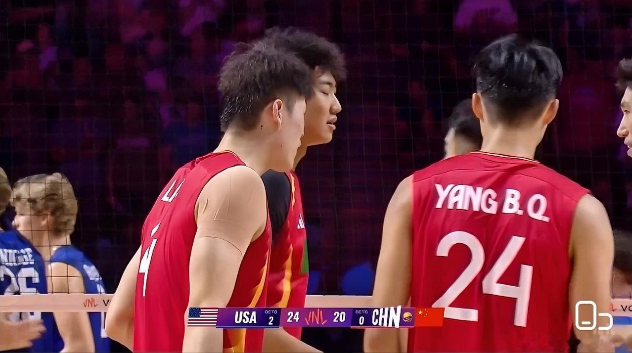随着中国男排0:3负于美国男排，世界男排联赛九轮战罢，中国男排暂以1胜8负积4分