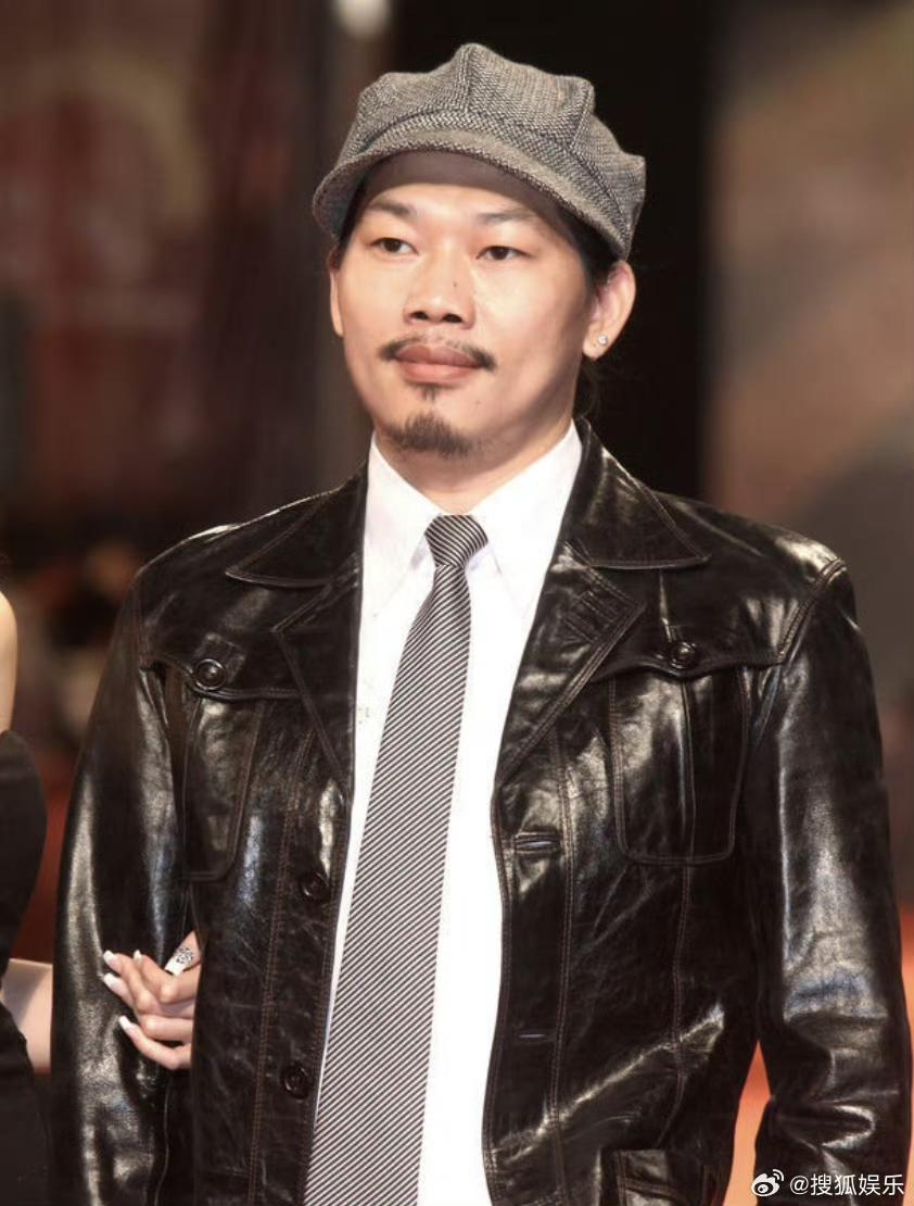 方文山回应了，字里行间透着股说不出的愤怒。

简单来说，他说自己身边一个男子因为