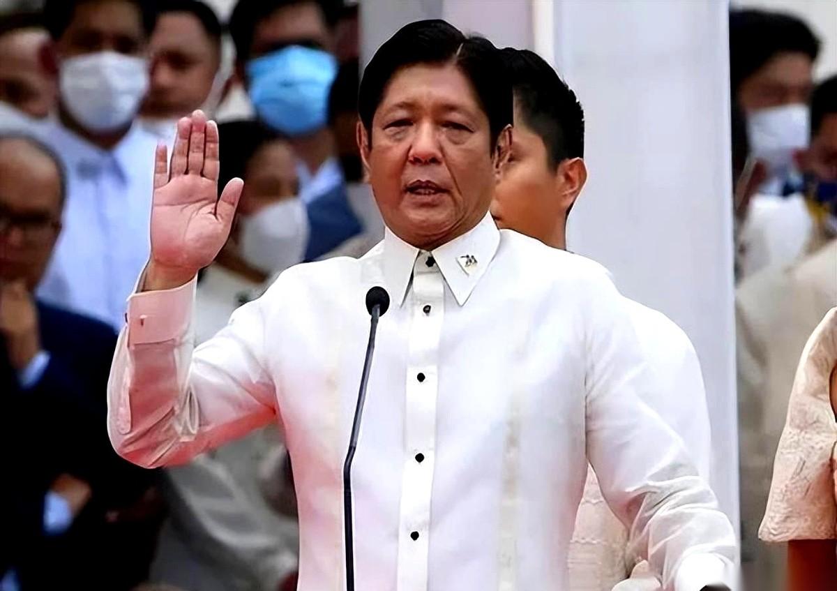 “兄弟们，顶住30天！”
我一听这话就乐了。这什么台词？电影里，一般说这话的人，