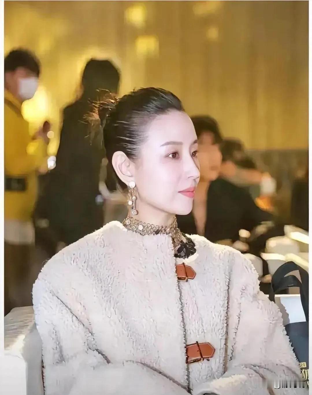 大S家的热搜剧情真是越看越魔性！

湾湾顶流过世的最后一程愣是闹成了全民追剧现场