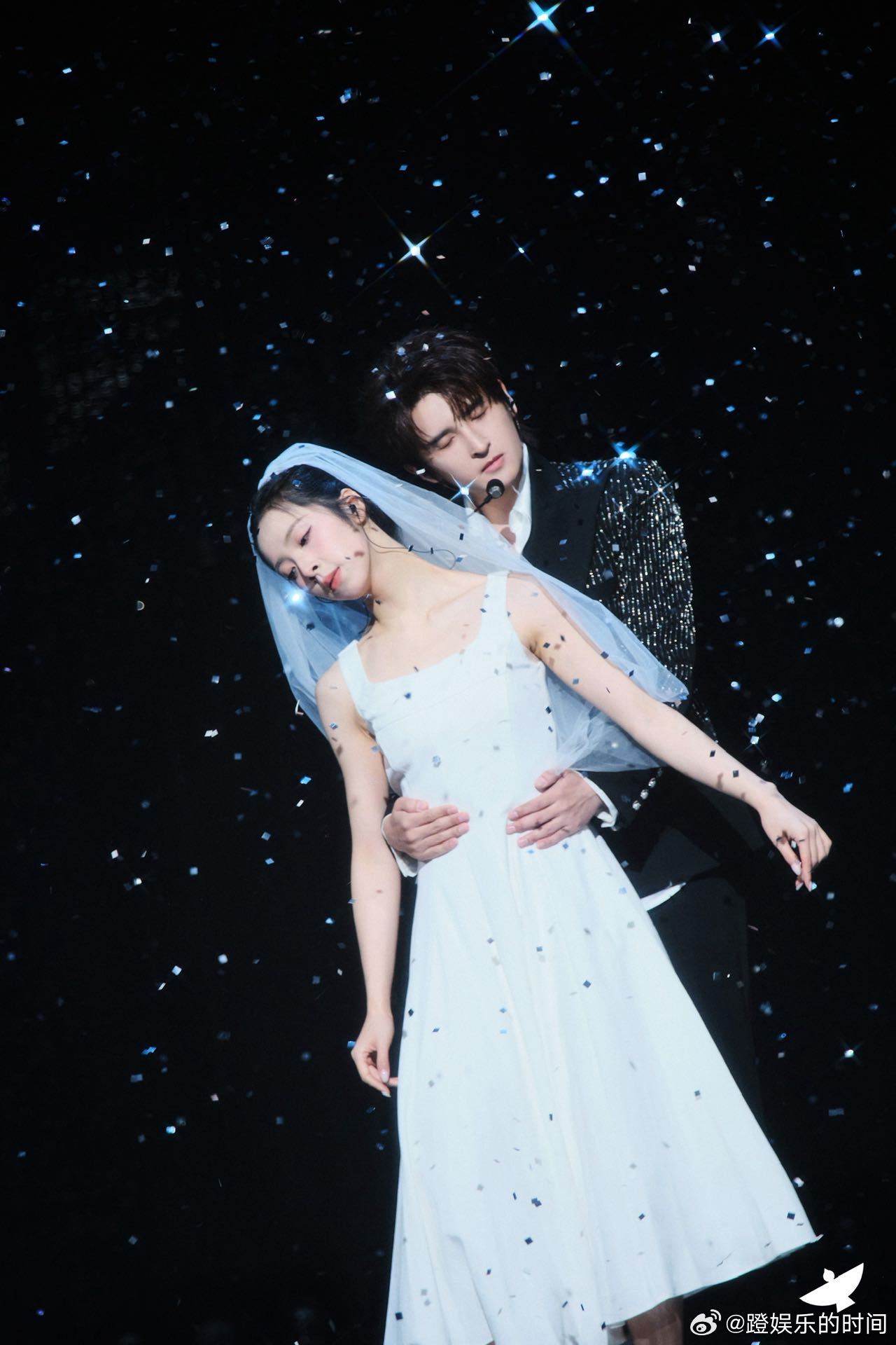 张远在舞台上参加婚礼张远给嘉宾痛感升级了 四巡首演《嘉宾》太会了！张远用唱跳放大