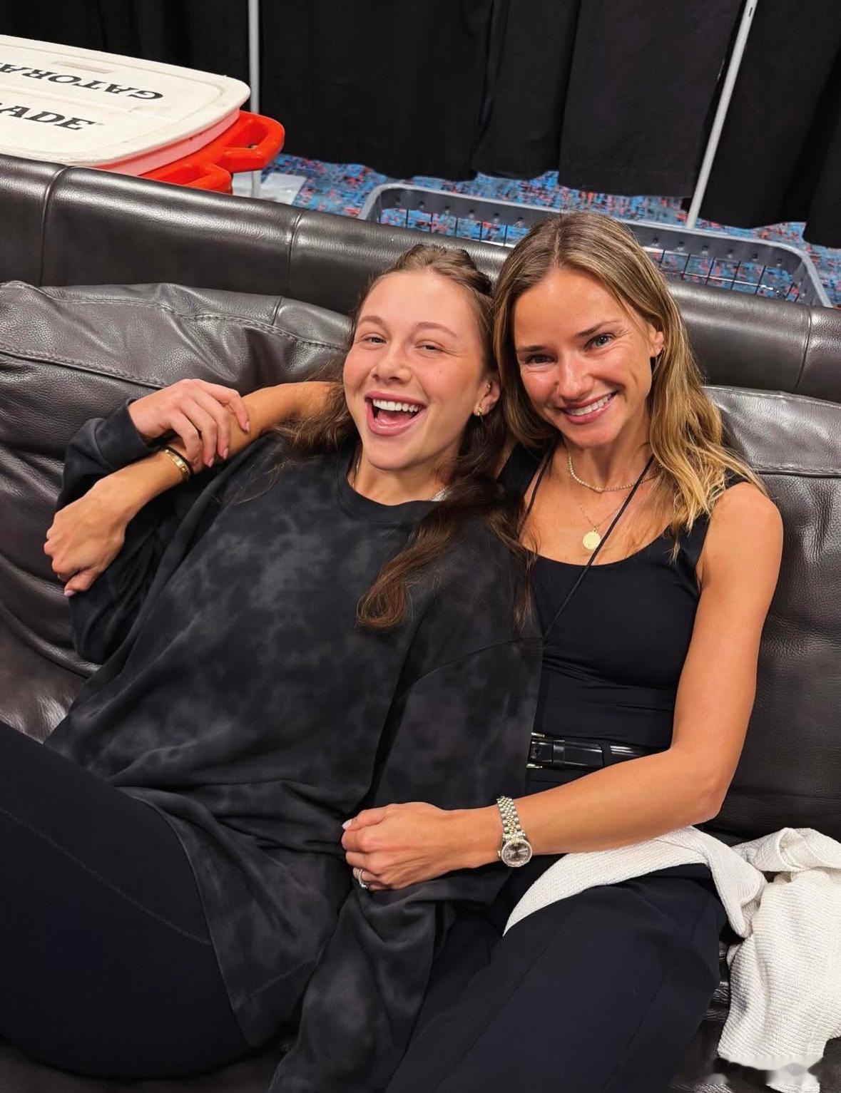 阿尼西莫娃！遥祝姐姐生日快乐🎂“生日快乐我的姐姐，也是我最大的粉丝。我还真不知