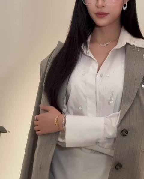 化妆师minnietriesmakeup ins更新邝玲玲相关

美得克制，撩得