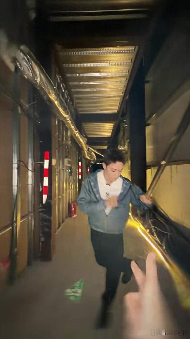 曹骏3000块学跳舞跳成“广播体操”被全网嘲笑我看完却笑不出来了