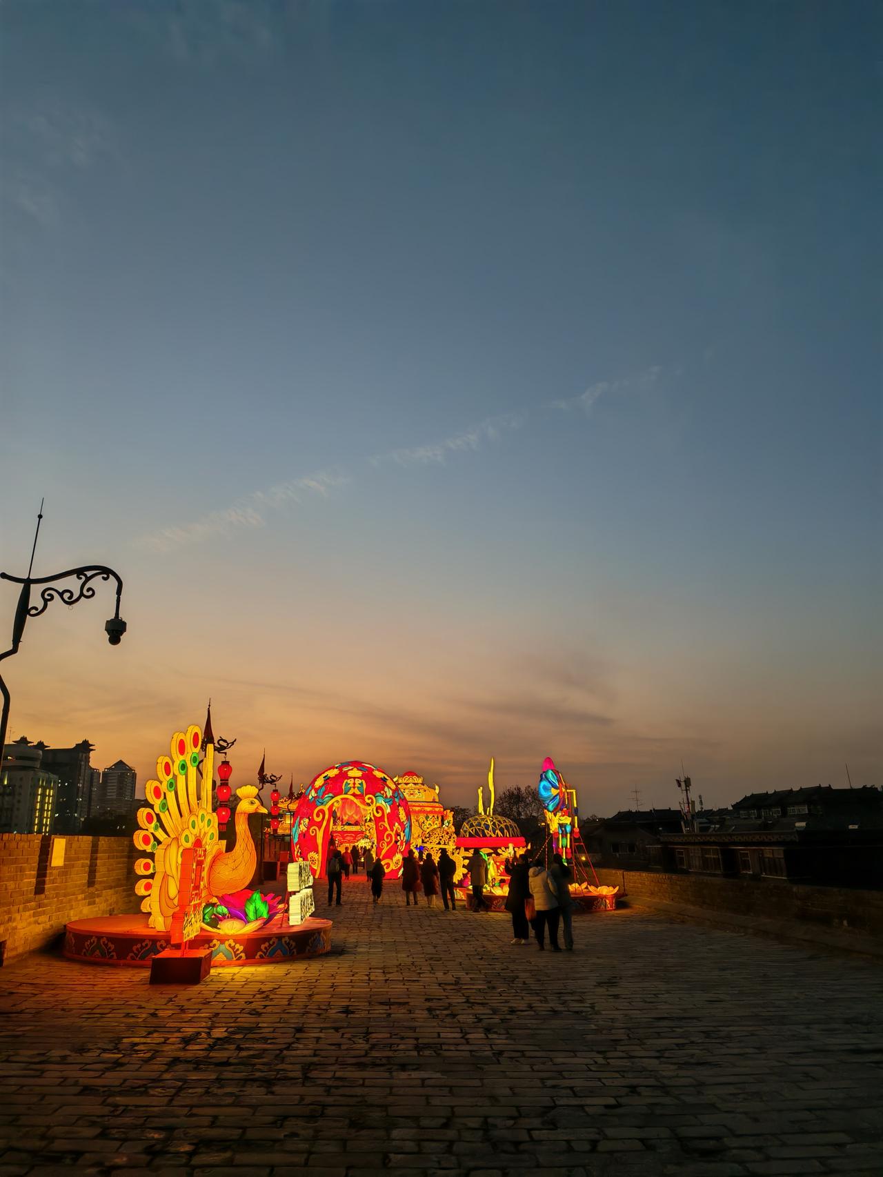 但从目前管理上看，说咸阳是也没问题，说西安是也没问题，咸阳宫在秦汉新城属西安管。