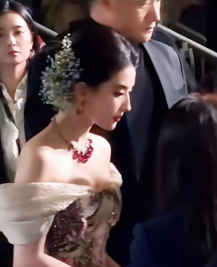 我竟然在对着一堆糊糊的像素犯花痴….. ​​​