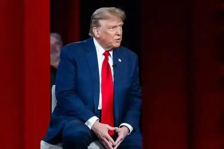 特朗普虽然暴戾，滥权，爱出风头，但还是很爱面子的，你给他台阶下，他就说和你谈的很