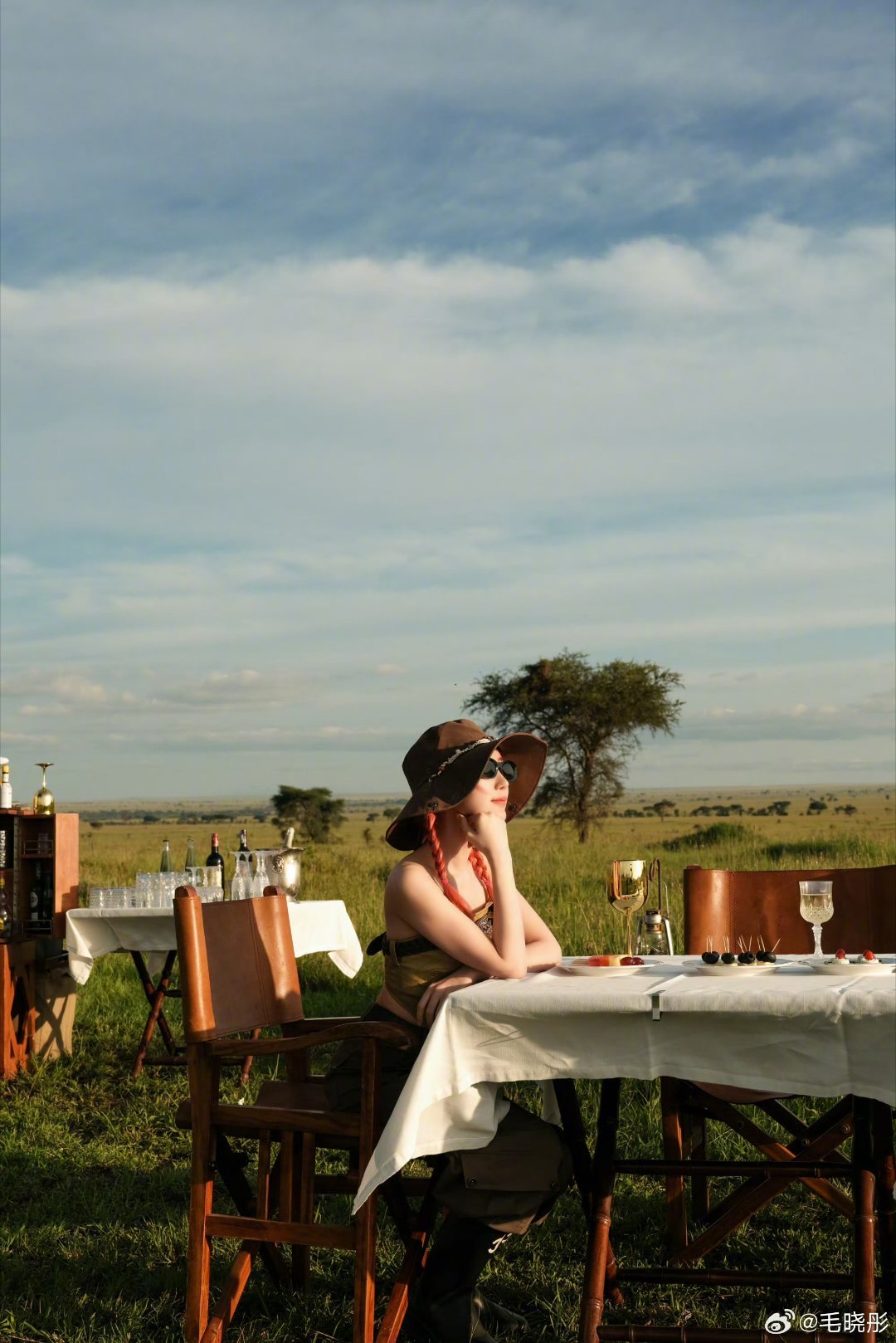毛晓彤去了坦桑尼亚看狮子 云旅行搭子再次上线，这次分享的是辽阔的非洲草原，亮眼的