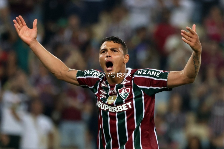 据意大利记者斯基拉报道，波尔图正与蒂亚戈·席尔瓦商谈免签事宜。蒂亚戈·席尔瓦与弗