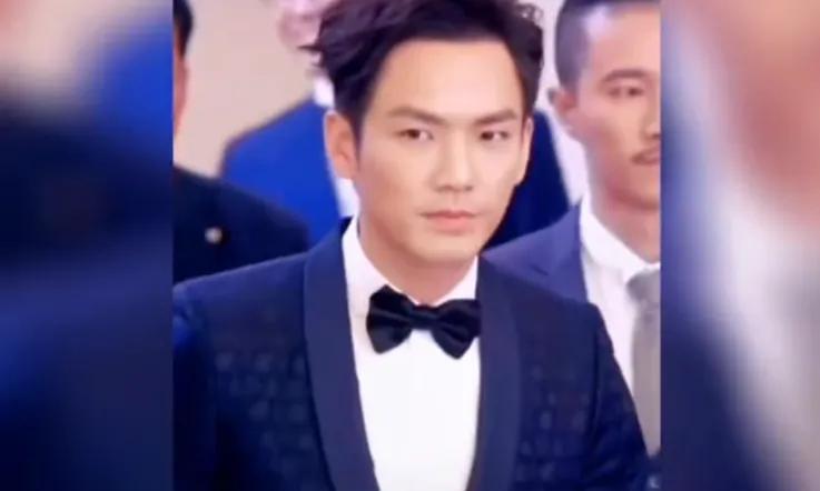 [赞][赞]钟汉良我永远对他有何以琛的滤镜@我印象中的钟汉良就是个逗比啊[泪奔]