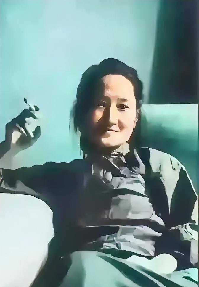 1961年，陆小曼穷得吃不起鸡蛋时，将唯一的貂皮大衣卖掉，买来几斤大闸蟹，请3个
