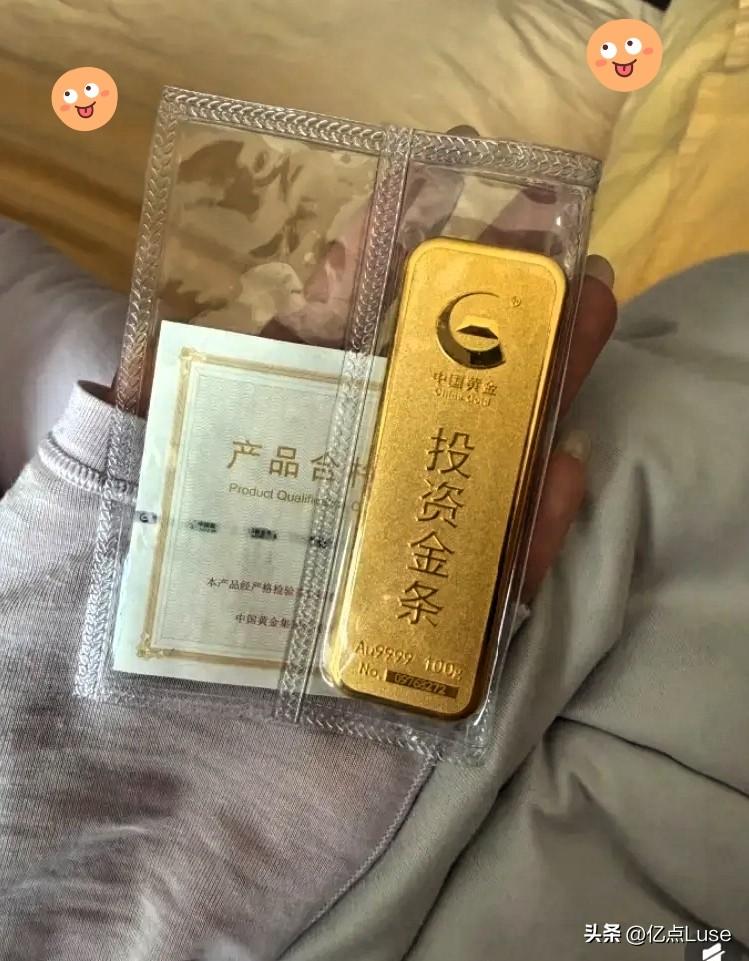 看今晚金价，我血压都飙升了。7月16日，大盘金价从880元/克跌到870元/克，