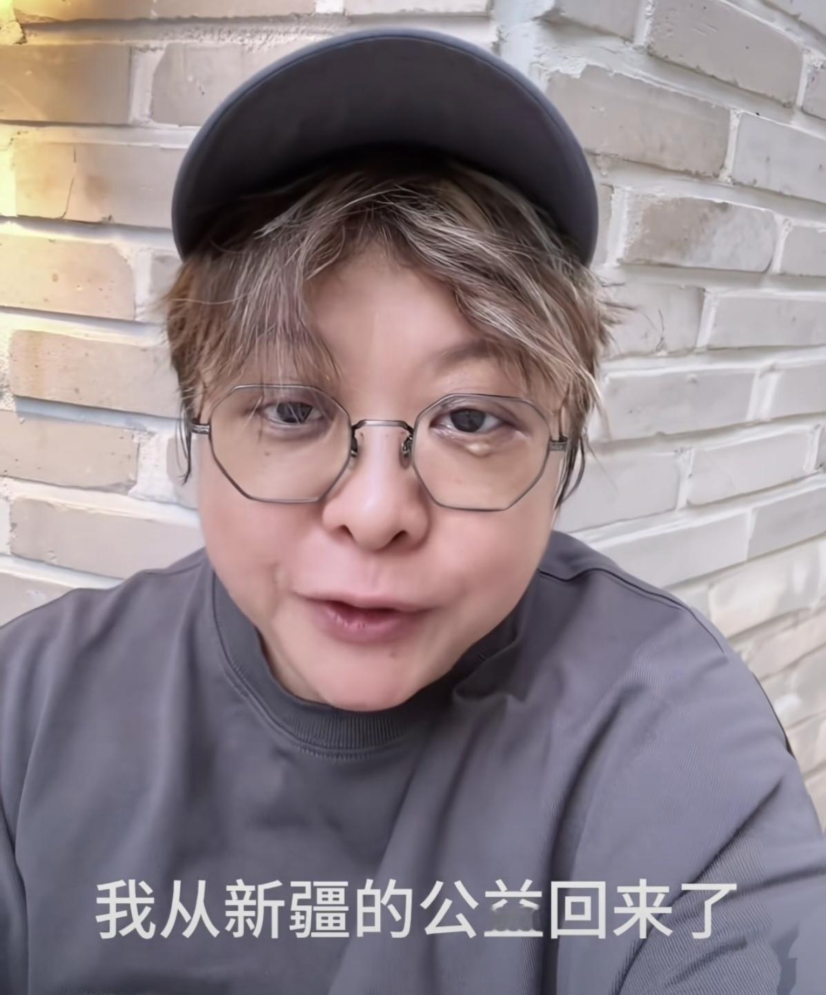 韩红以迅雷不及掩耳盗铃之势在新疆做了一次慈善，人们都不知道，这风格为什么变了，没