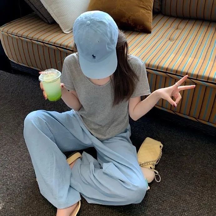 以前骂人：你个泼妇骂街，你个悍妇，你个母老虎，谁娶你谁倒霉。现在骂人：你贤妻，你