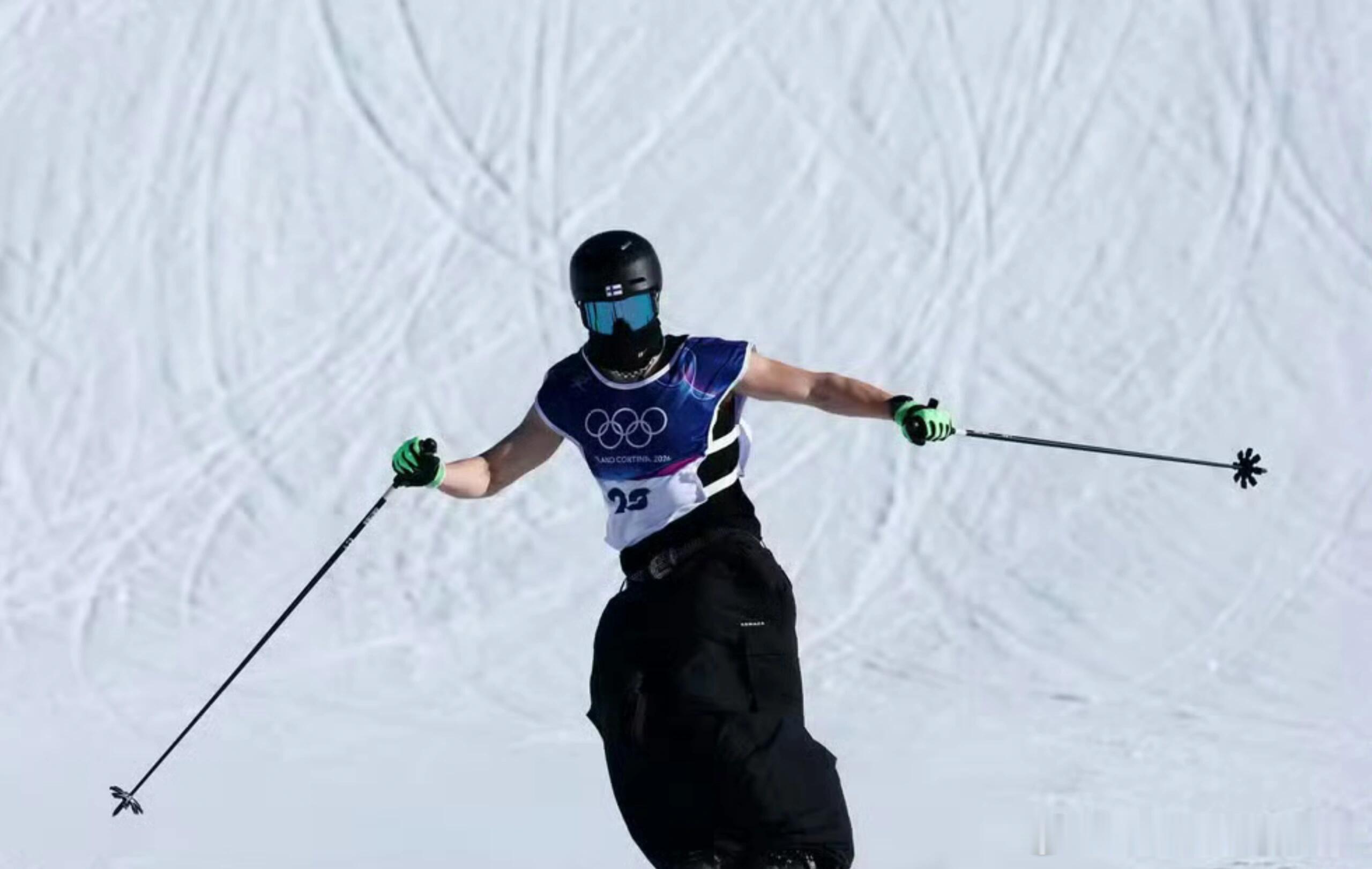 芬兰选手穿无袖背心出战冬奥帅是真帅，冷也是真冷吧 