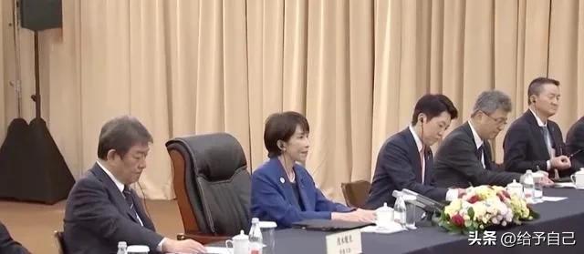 日本首相突然提五十年前文件，台海突然紧张，藏着什么秘密？

这一幕，仿佛一颗投向