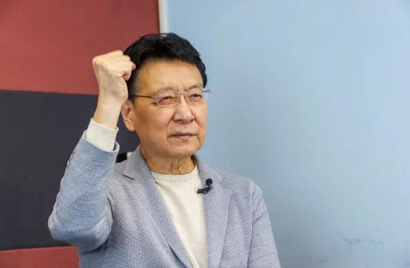 解铃还须系铃人，赵少康刚一上任，就向郭台铭递过去橄榄枝，一是对他退选的高风亮节表
