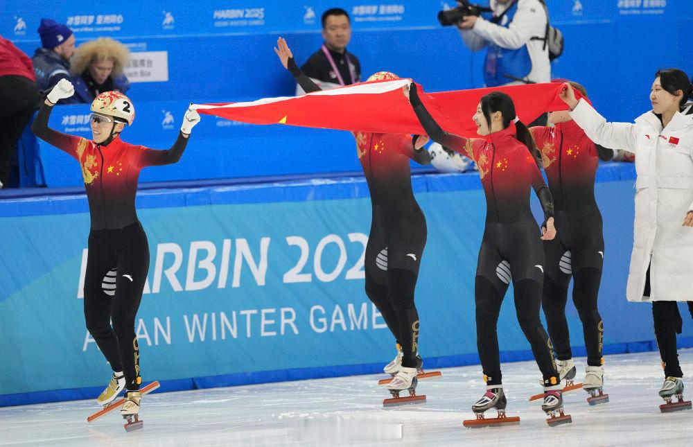 中国短道速滑队[超话]   2025哈尔滨亚冬会女子3000米接力冠军🏆🥇?