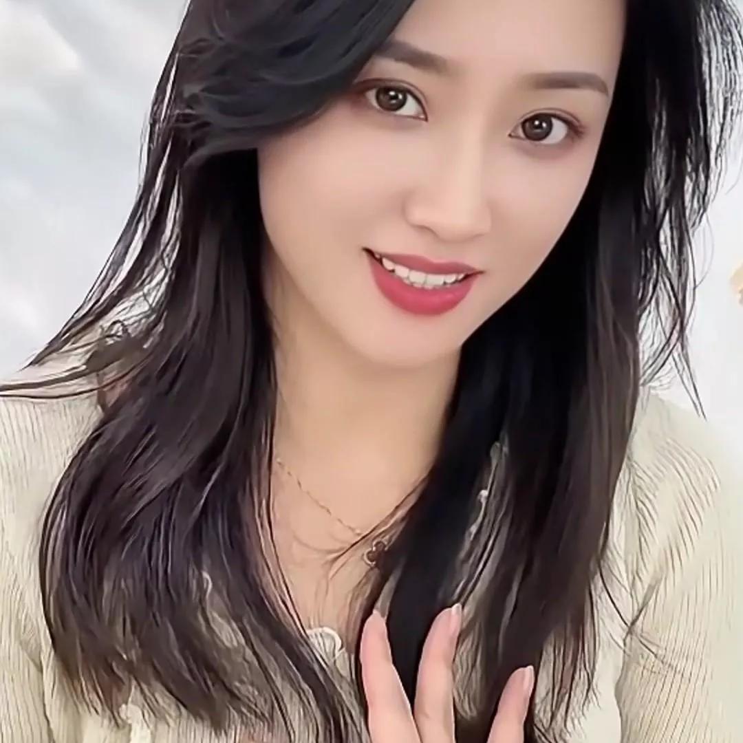 甜美笑容，温柔如水，气质出众的女神少女感笑容 温婉大方的美女 温柔气质美女 温婉