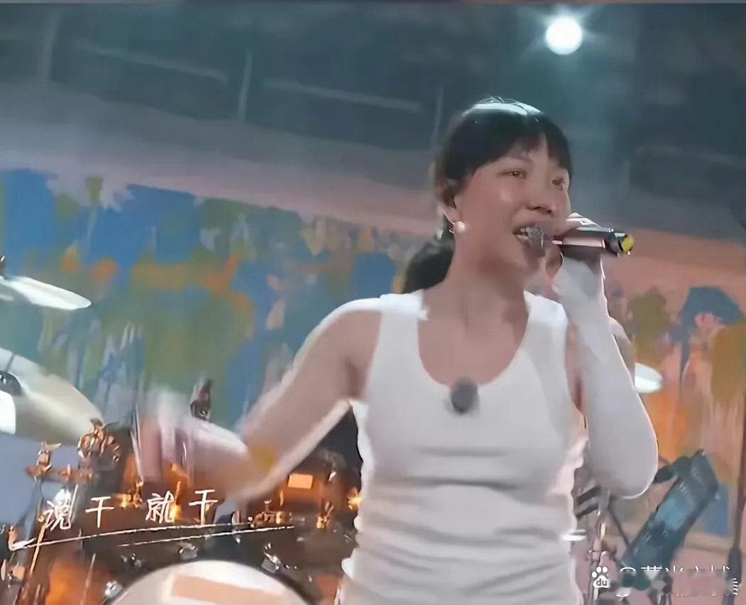 吴莫愁素颜演唱会，确实变化有点大…… 