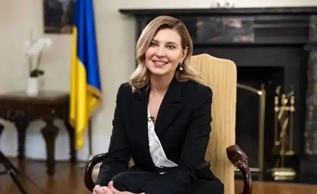 泽连斯基这总统当的是否合格，历史终将给出公允的评价。

乌克兰第一夫人叶莲娜在接