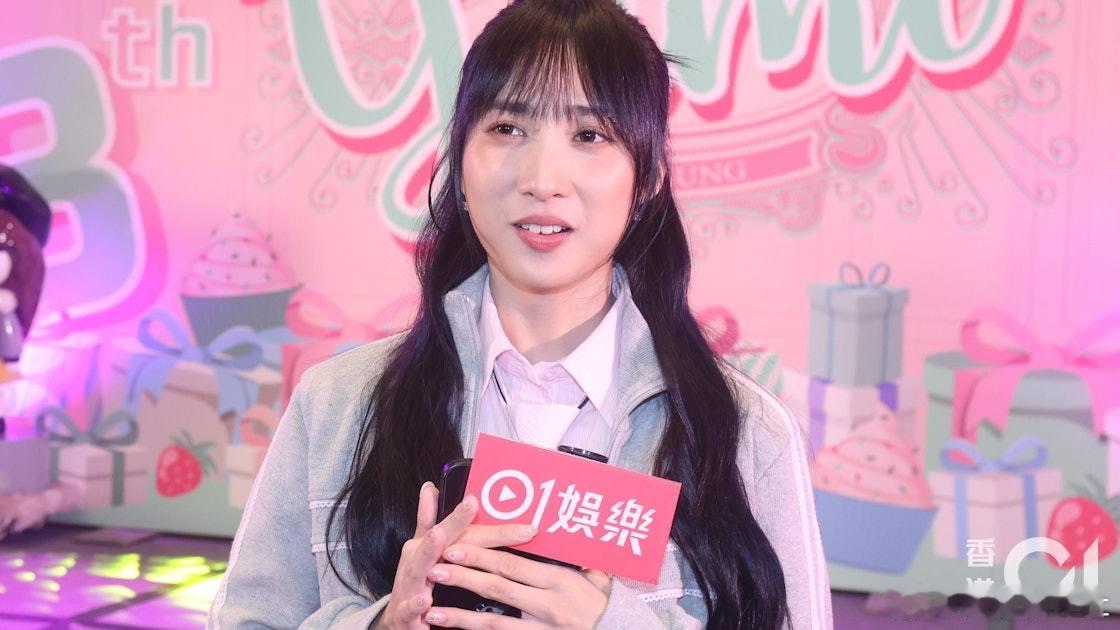 鍾柔美（Yumi）本周六（21日）正式踏入18歲生日，昨日（19日）於酒店宴會廳
