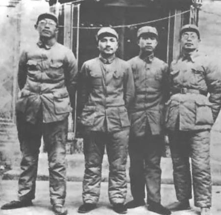 3万元改暖气，他直接叫停，说国家还穷，钱得花在正道上！
1977年，黄克诚复出后