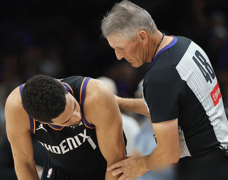 这球没法玩了！雷霆球员直接指挥裁判吹T，裁判还真听话。太阳老板气的要罢赛，结果联