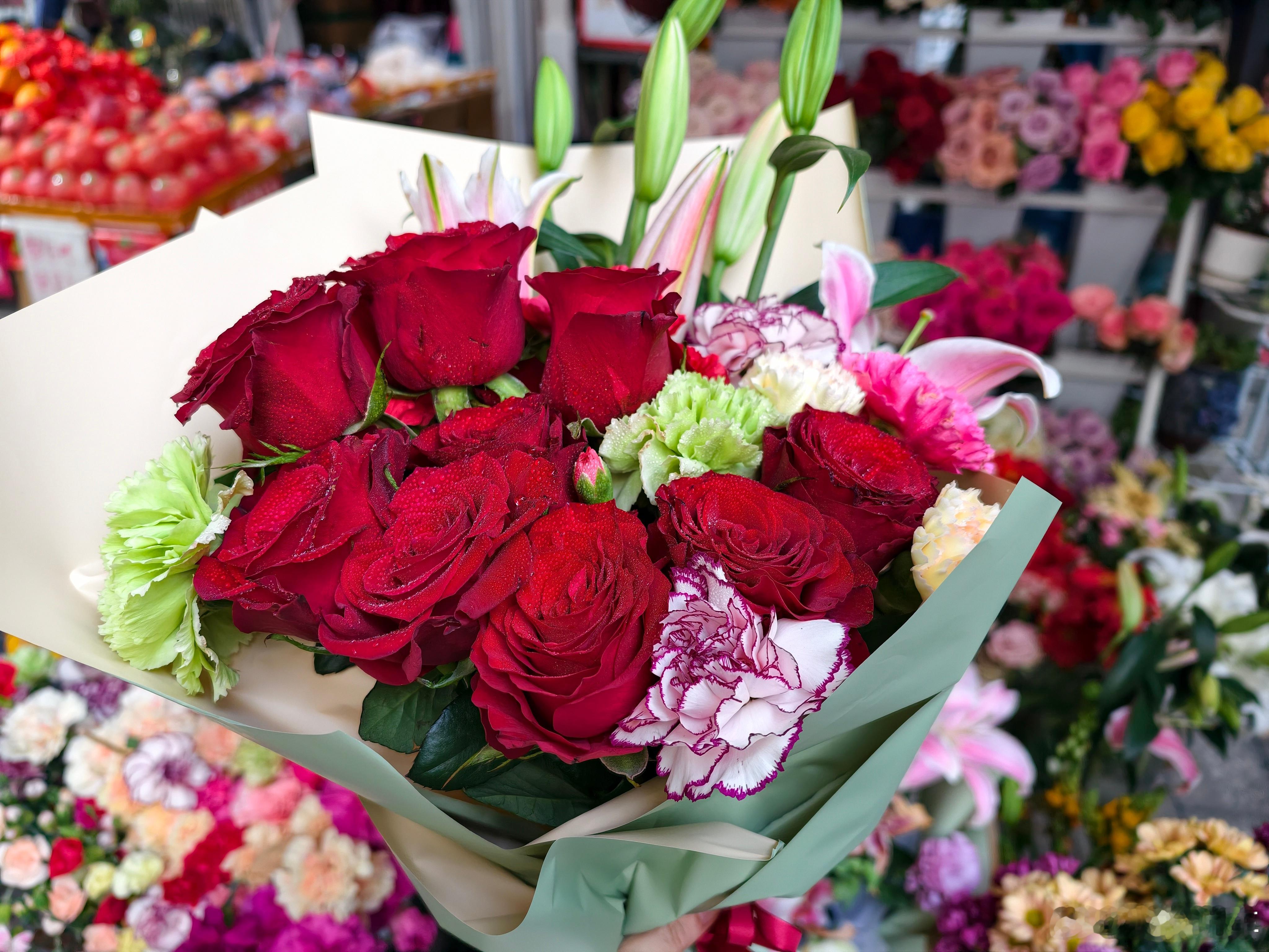 我的财务姐姐开了一个花店认识她有6-7年了感觉她越来越来年轻了心态超好今天对了一