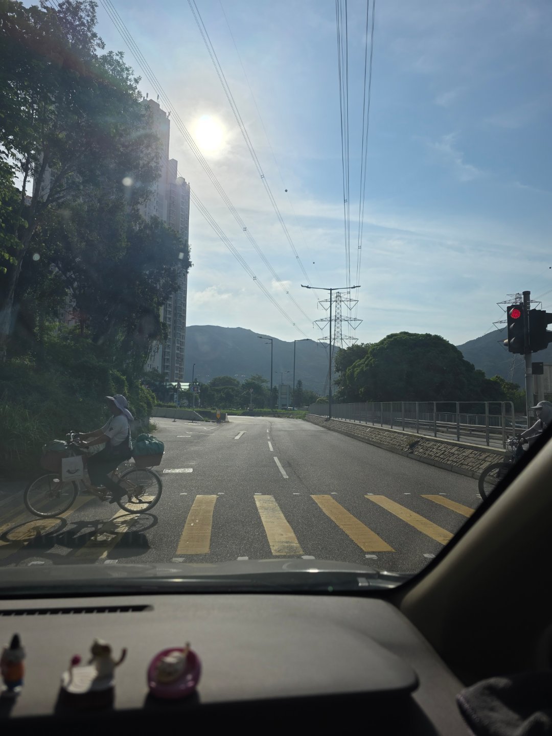 早安早上好！每個早晨都提醒我：人生沒那麼急，還是先躺一會兒！ 