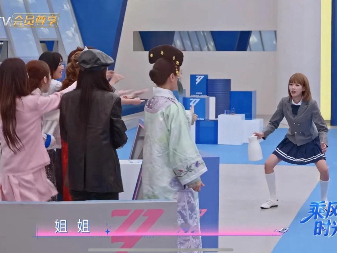 好荒唐的场面“现在的年轻人真有意思” 