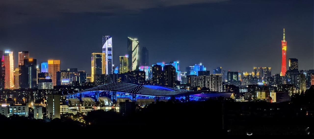 哇塞！必须分享这张从小区楼顶看过去的奥体中心！

今夜，全运会之光星光熠熠！