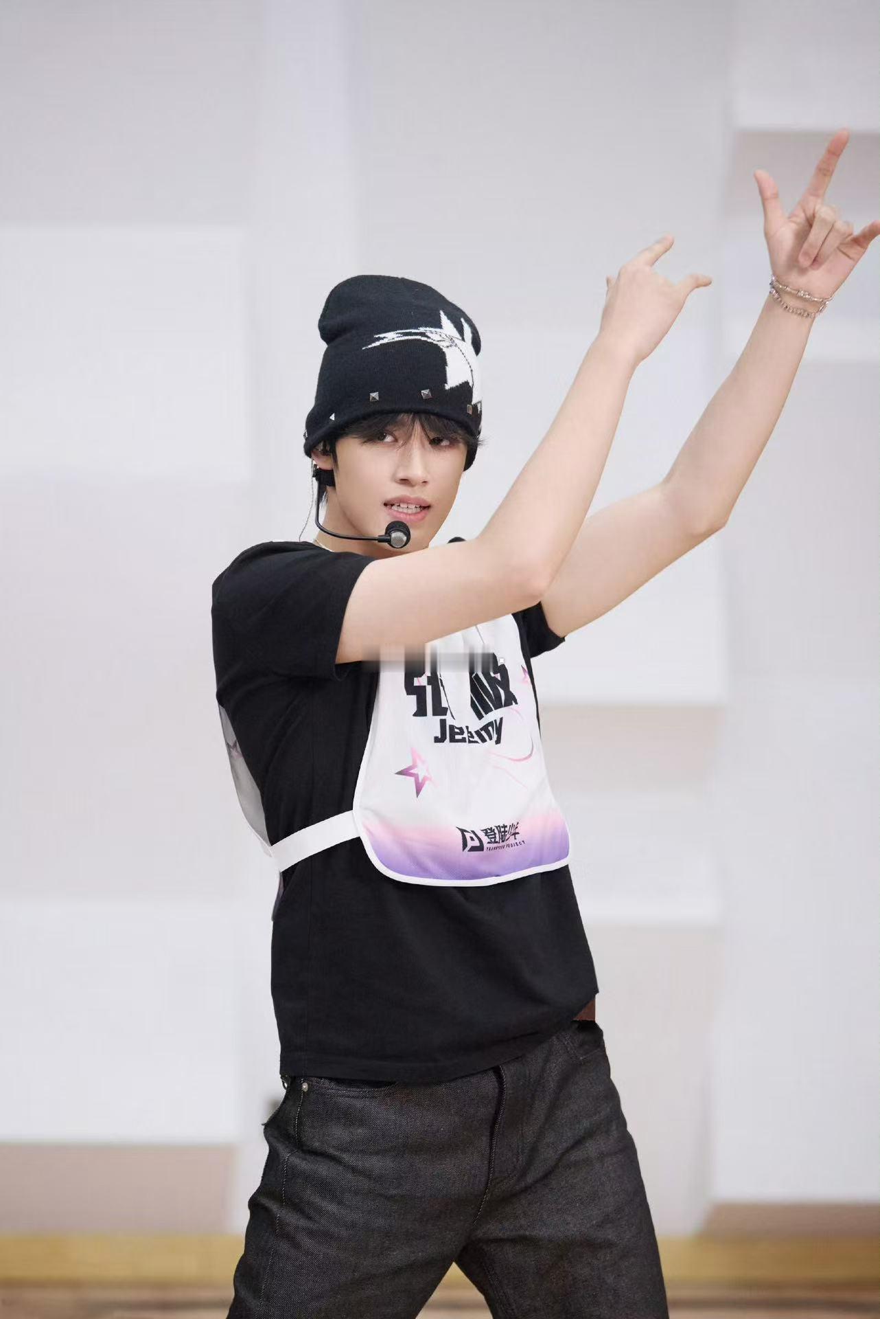 登陆少年演唱会直播请保持这个风格 登陆少年你们最喜欢哪个成员呢 