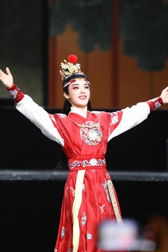 【陈丽君我的大观园拟入选中国越剧艺术节】
4月23日，文化和旅游部艺术司发布《关