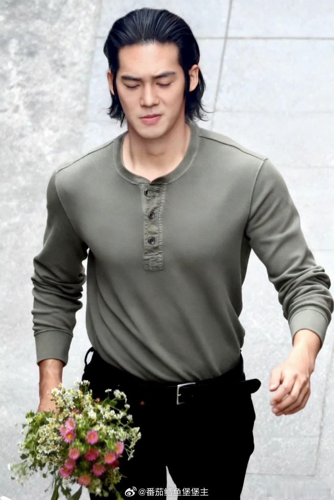 没他大的去面壁！[笑而不语][笑而不语][笑而不语][笑而不语] ​​​