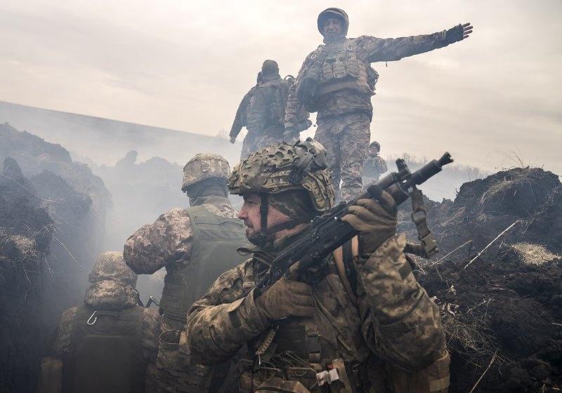 俄乌和谈“28点”新计划曝光：俄将摆脱制裁重返G7，乌军规模缩减一半 [围观][