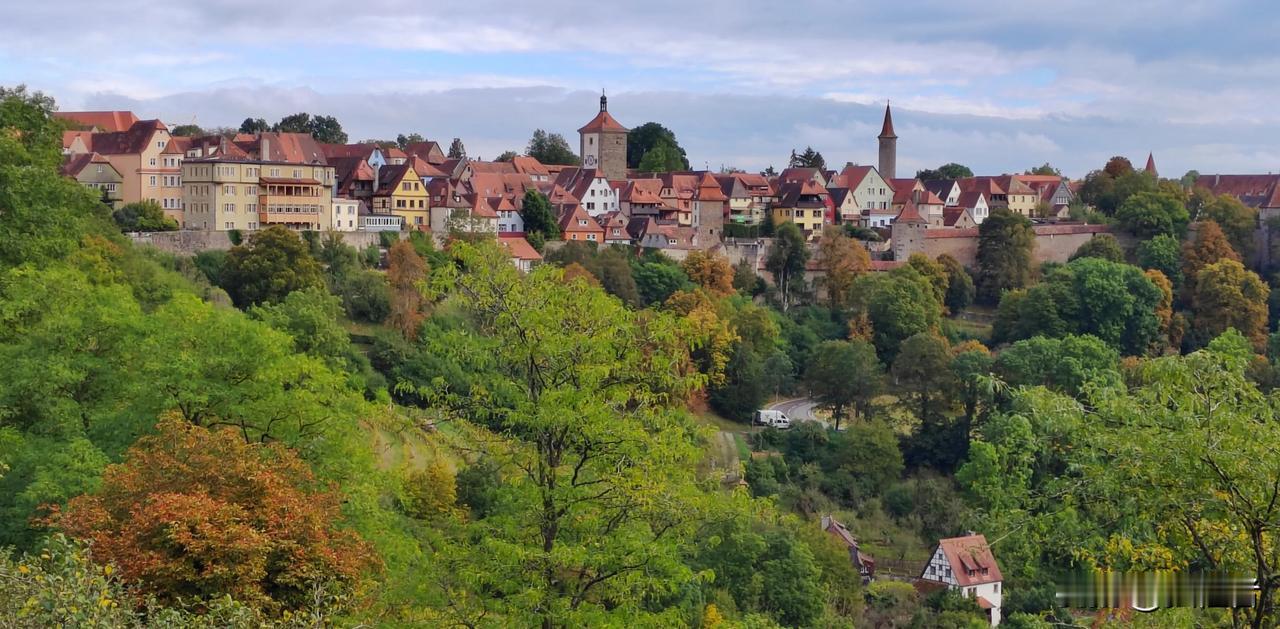 罗腾堡城堡花园（Burggarten）。 在罗滕堡的西端，穿过城堡之门（Burg