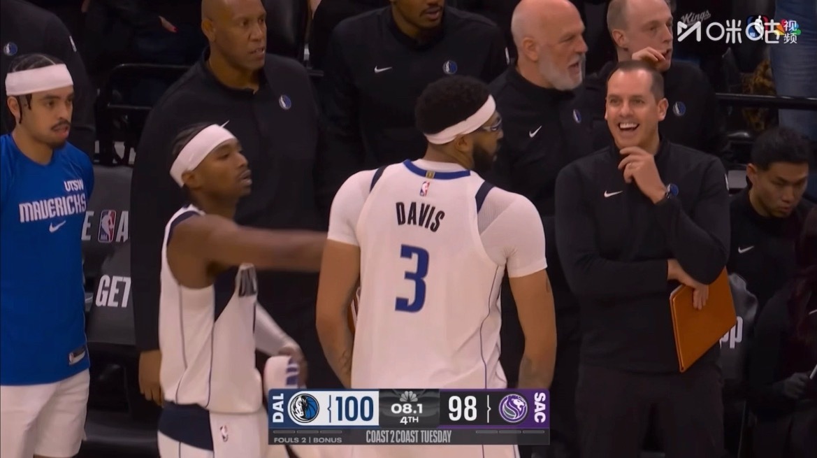 威少打浓眉投三分，我看到沃格尔笑了。独行侠2分险胜国王。 独行侠vs国王