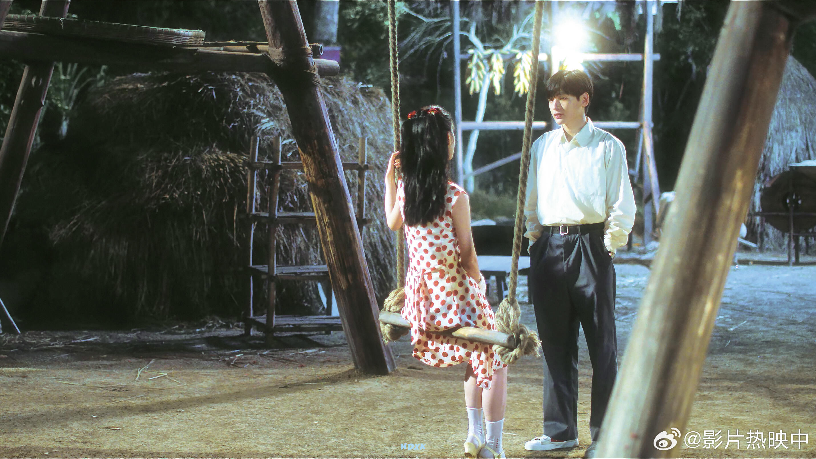 周也就这么给了翟潇闻一巴掌😆萌萌舞跳着跳着出现小失误，抬手不小心碰到对方，两个