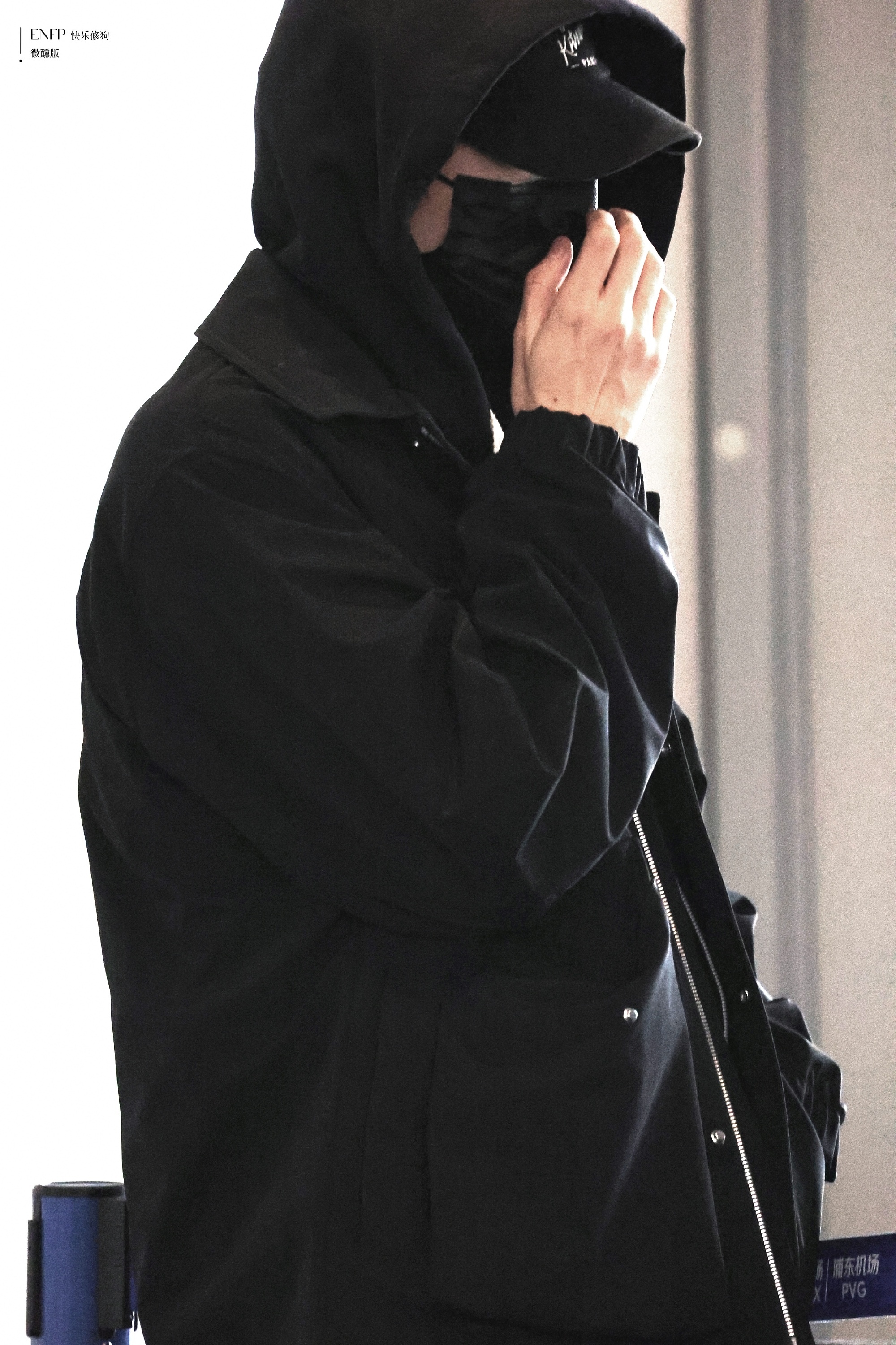 魏大勋出发阿勒泰魏大勋上海飞新疆机场✈️Allblack裹得严严实实了有在休息保