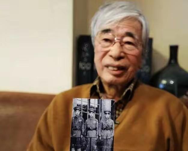 1948年，日本人砂原惠改名换姓化名张荣清，并谎报中国国籍，加入解放军，在辽宁战