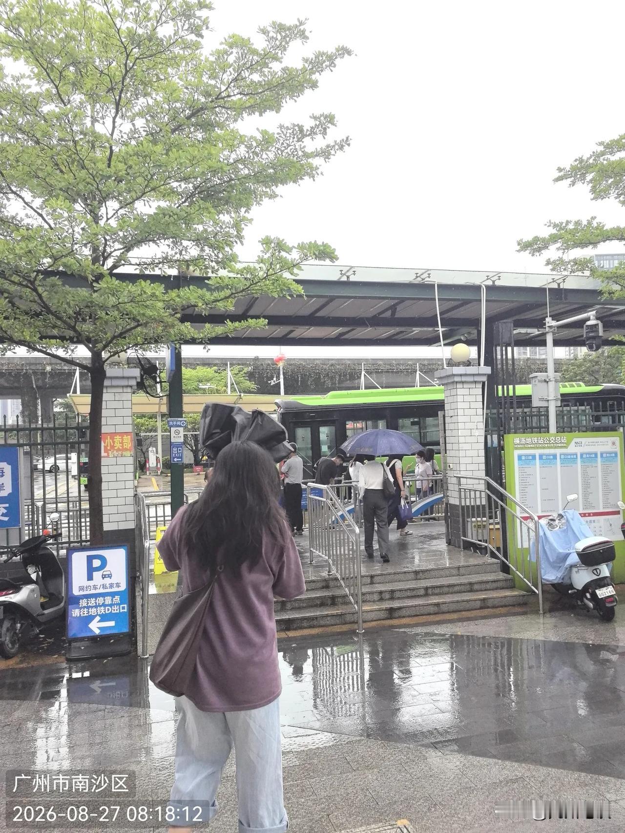 初秋的雨，淅淅沥沥！一下就是半夜！